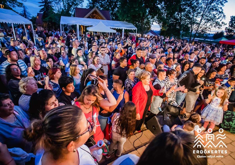 VISSZAJELZÉST VÁRUNK ÖNÖKTŐL